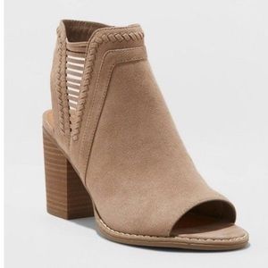 Universal Thread Jazlyn Suede Block Heel Booties